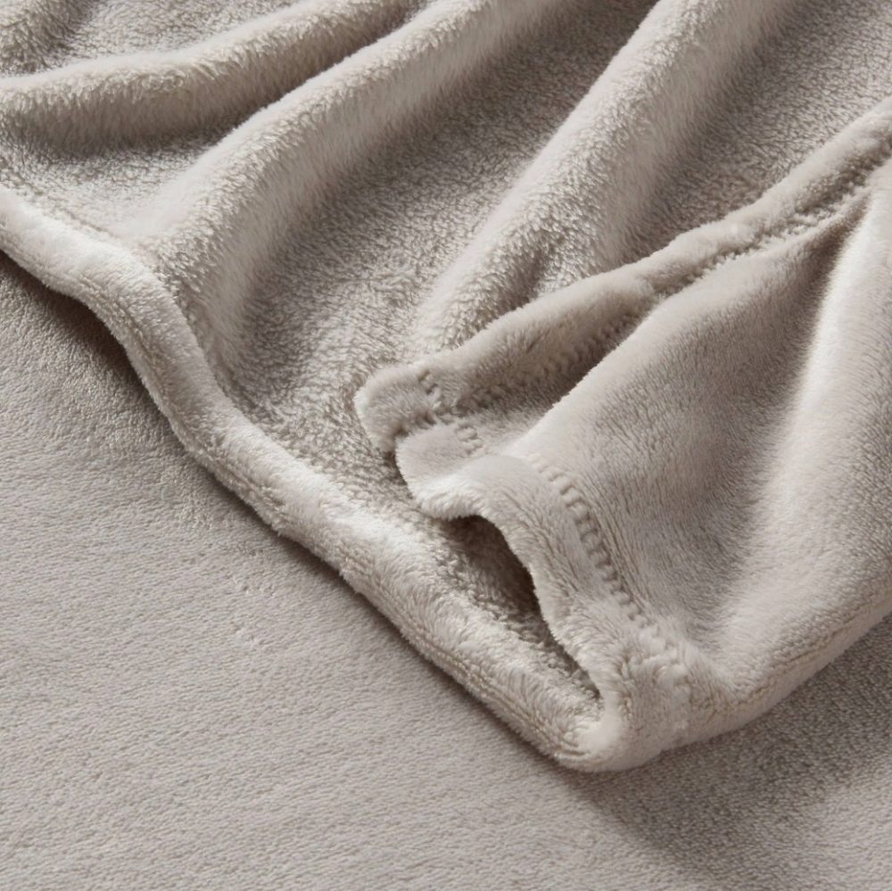 NWT Plush Bed Blanket Twin/Twin XL - Room Essentials - Color Cream